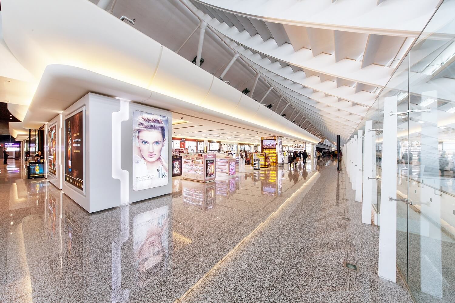 桃園國際機場第一航廈| World-Class Travel Retailer From TAIWAN