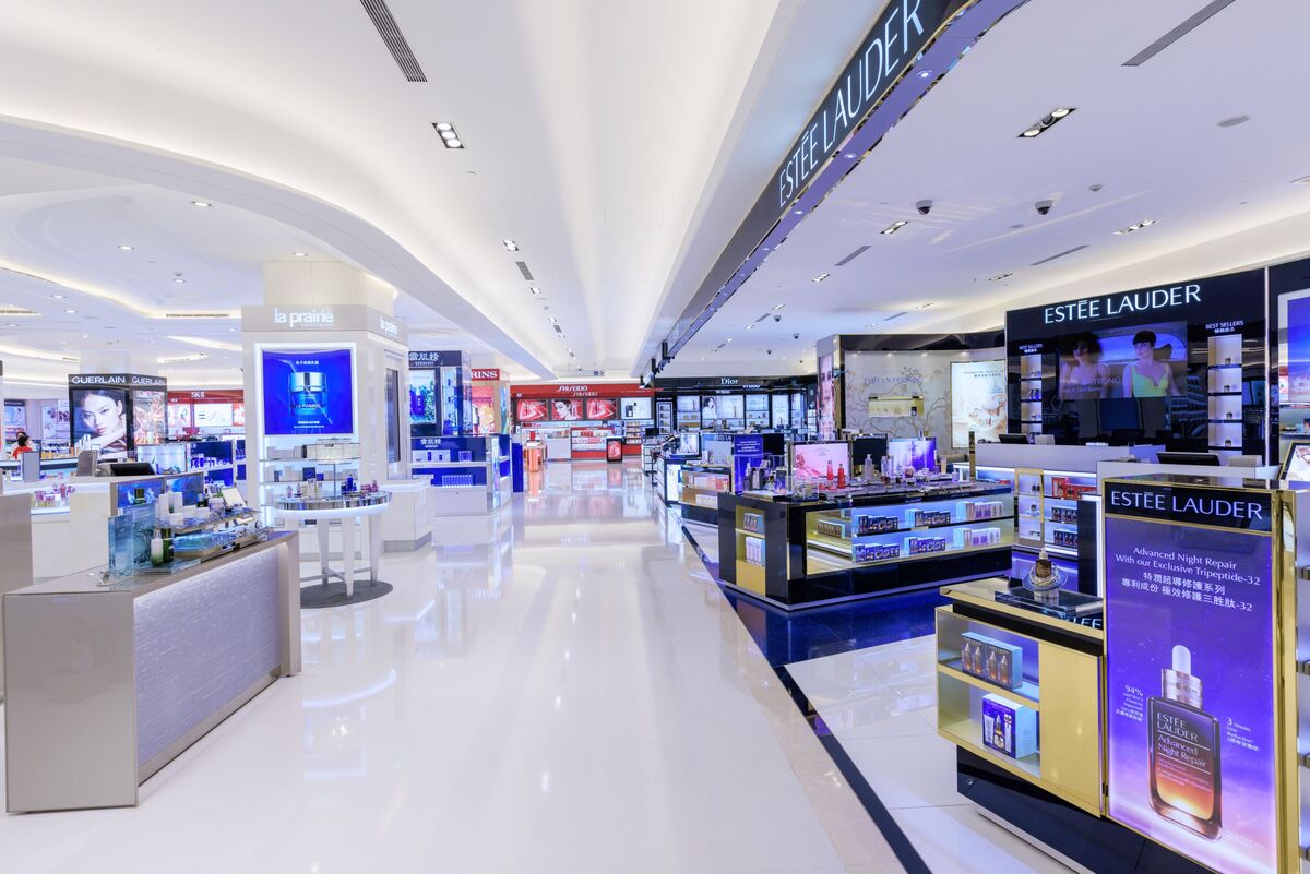 金湖廣場| World-Class Travel Retailer From TAIWAN
