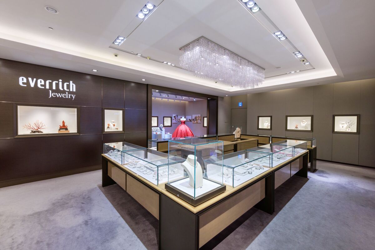 金湖廣場| World-Class Travel Retailer From TAIWAN