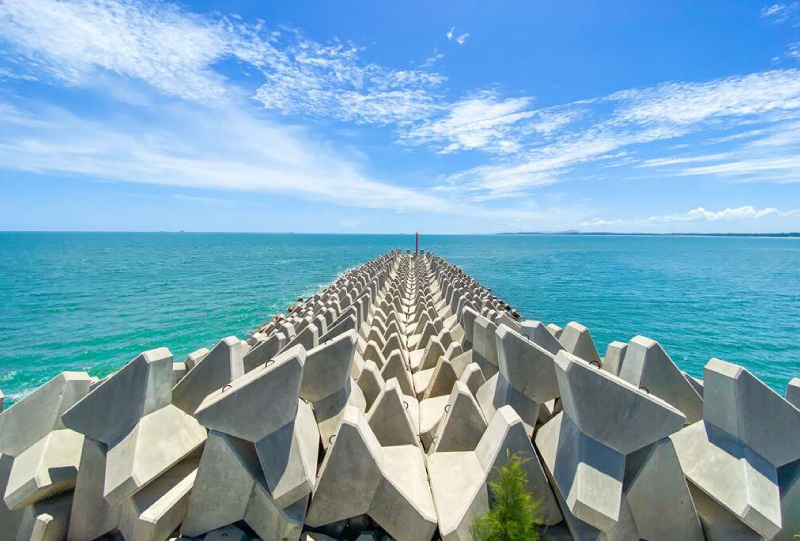 新湖漁港-消波塊＆修船廠軌道