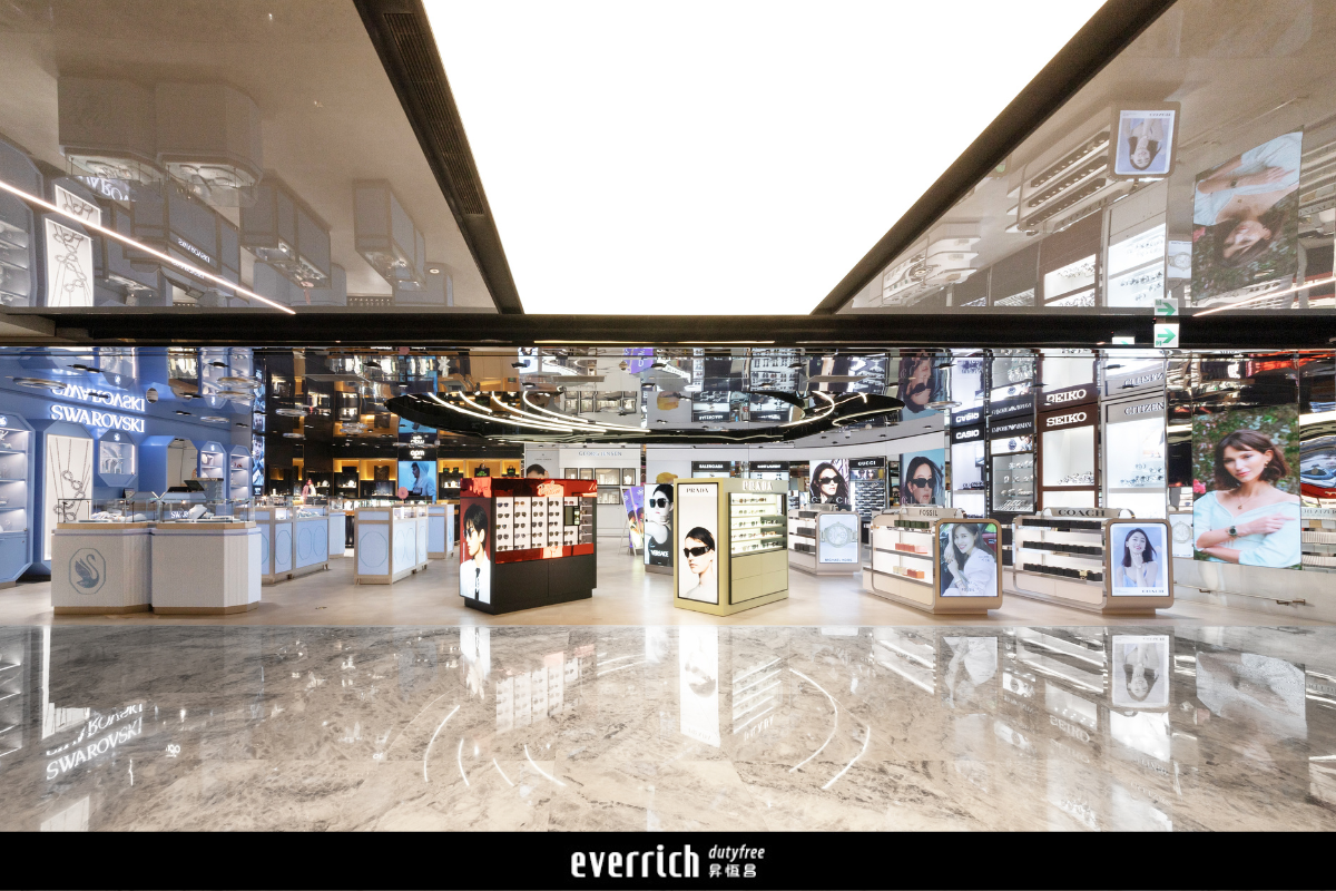 桃園機場第二航廈綜合手錶飾品店新開幕