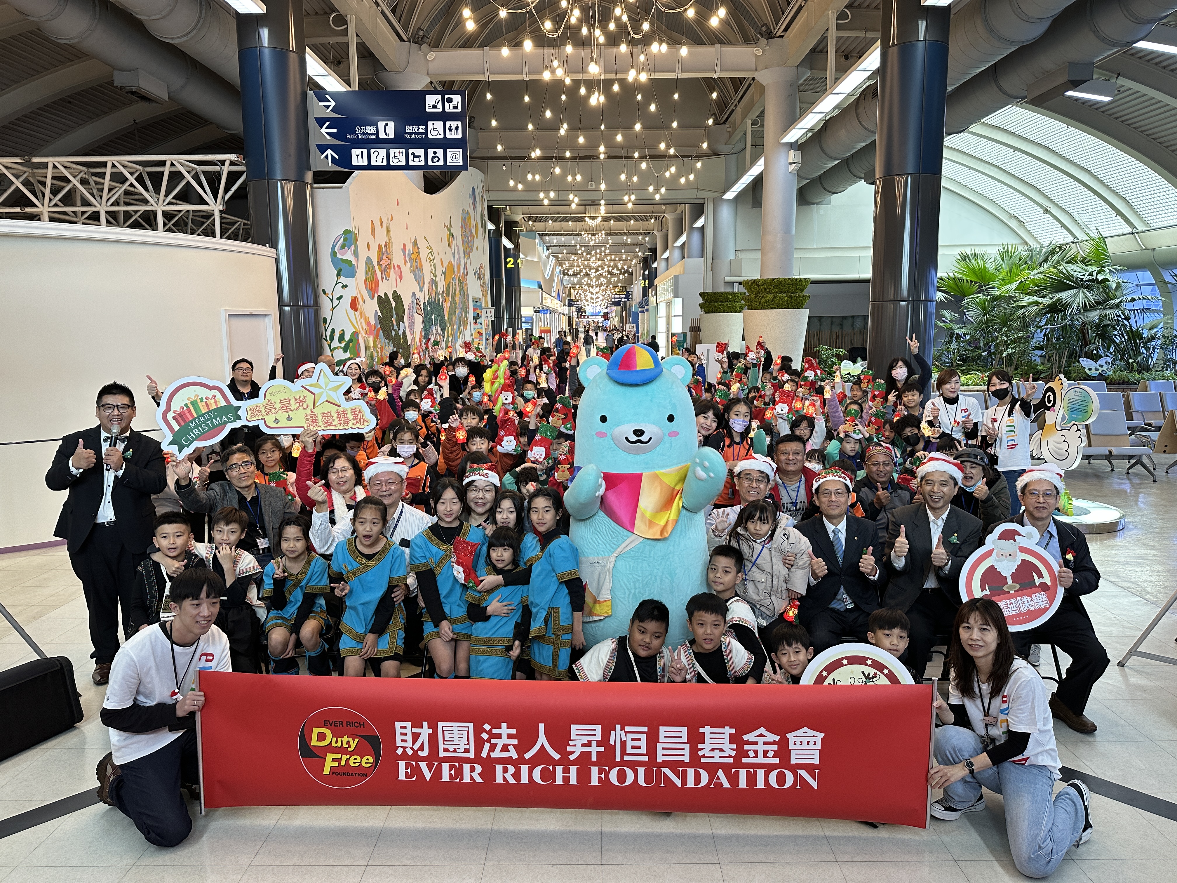 盼拋磚引玉注入更多資源　昇恒昌基金會聖誕送暖頒獎助學金激勵學子追夢