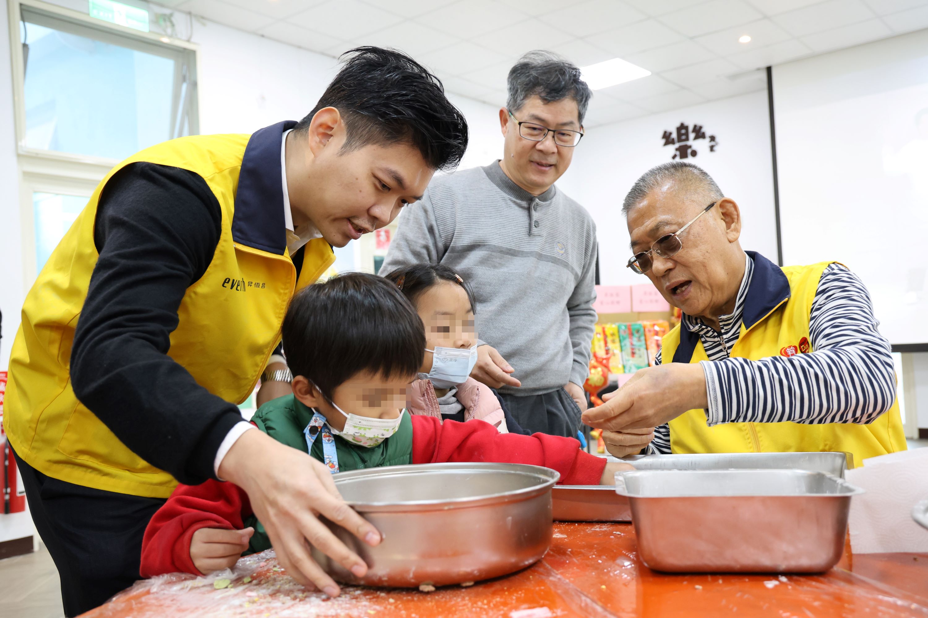 農曆年前寒冬送暖　江松樺董事長帶頭做公益　