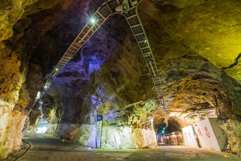 Shishan Howitzer Station 