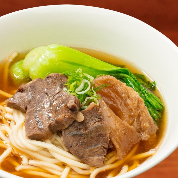  【冷凍食品】四喜開運組(豬肉高麗菜水餃10顆+干貝水餃*10顆+紅燒牛肉麵*1+半筋半肉麵*1份)