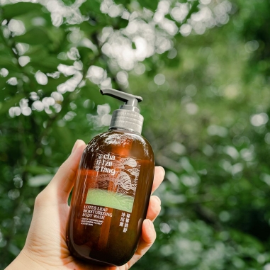 LOTUS LEAF MOISTURIZING BODY WASH茶籽堂｜荷葉清舒沐浴露【中偏油性肌膚】