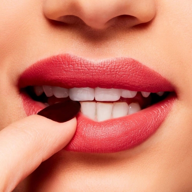 POWDER KISS VELVET BLUR SLIM STICK LIPSTICK絲柔粉霧奢緞唇膏