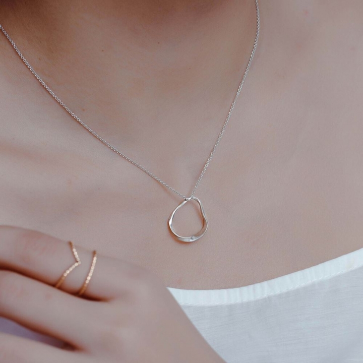 Ripple NecklaceRIPPLE鏤空絲緞純銀項鍊