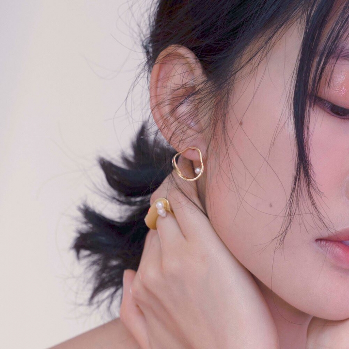 Pearl Ripple EarringRipple 鏤空金絲珍珠耳環