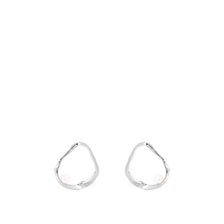 Pearl Silver Ripple EarringRipple 鏤空絲帶珍珠耳環