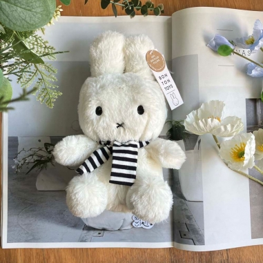 Miffy sitting with scarf-23cm-9"BON TON TOYS|Miffy米菲兔填充玩偶-圍巾兔 23cm