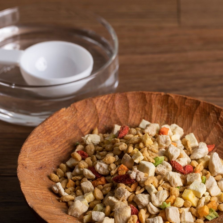 Chicken, Pumpkin, and Vegetables.
Volume: 15 grams南瓜鮮蔬雞肉 輕巧包 15g