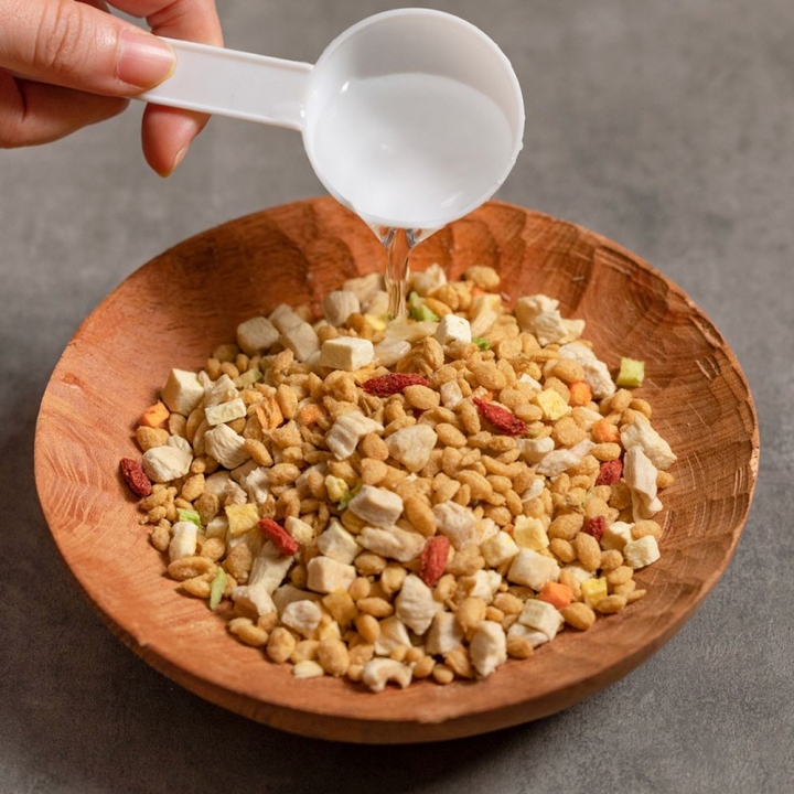 Chicken, Pumpkin, and Vegetables.
Volume: 15 grams南瓜鮮蔬雞肉 輕巧包 15g