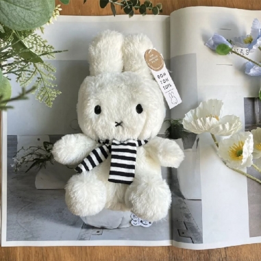 Miffy sitting with scarf-33cm-13BON TON TOYS｜Miffy米菲兔填充玩偶-圍巾兔 33cm