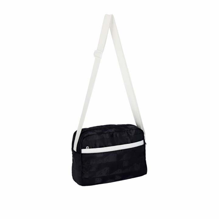 DANIELLA CROSSBODY拉鍊斜背包