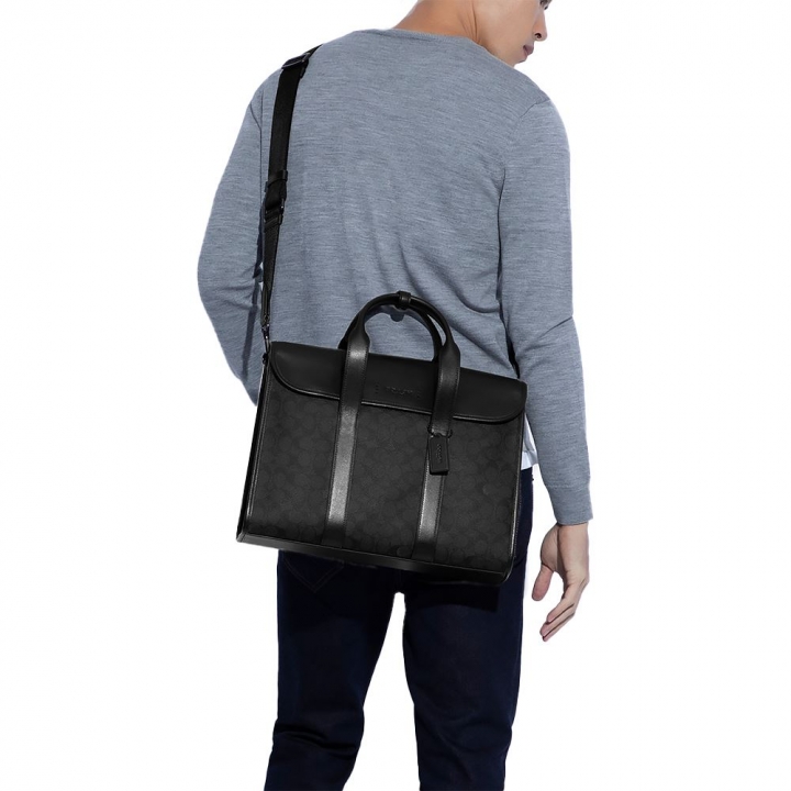 GOTHAM PORTFOLIO IN SIGNATURE CANVASGOTHAM 經典 SIGNATURE 帆布斜背兩用公事包
