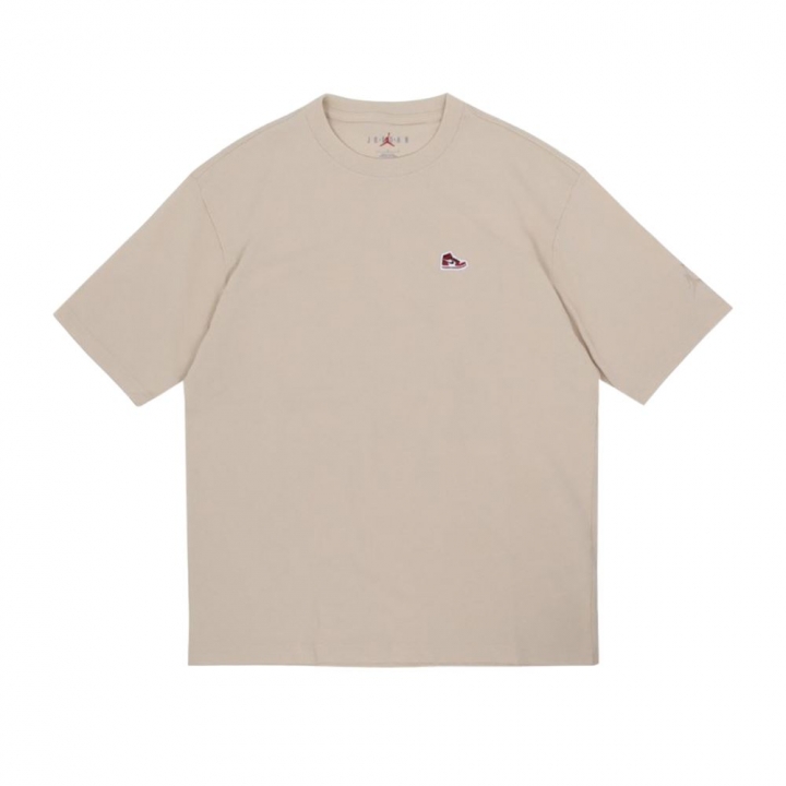 NK BRAND SNKR PTCH SS CREWJordan Brand 短袖上衣