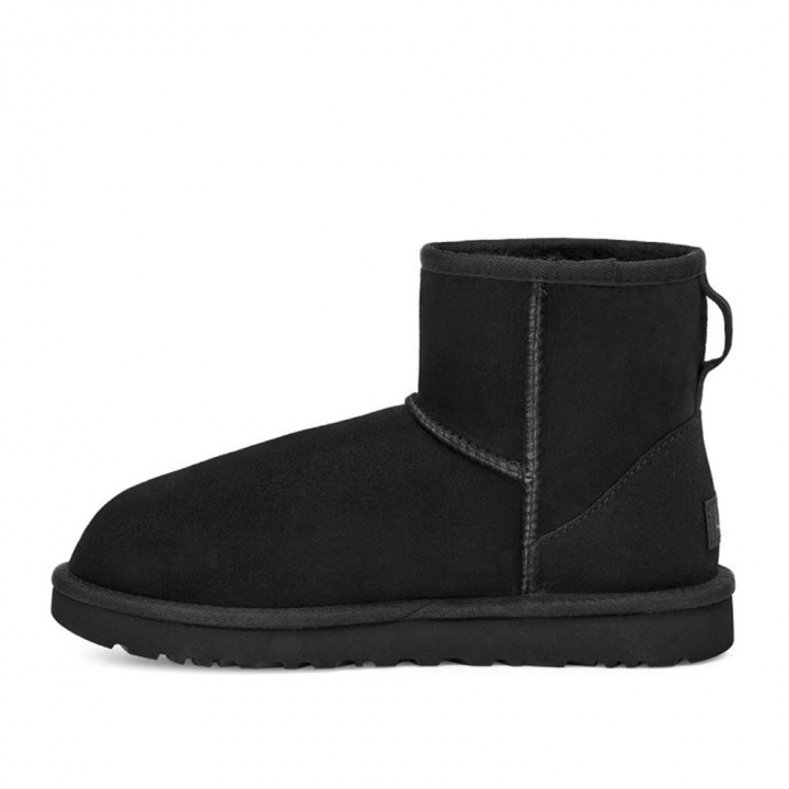 UGG|Women s Classic Mini II 防潑水輕量雪靴 黑色UGG|Women s Classic Mini II 防潑水輕量雪靴 黑色