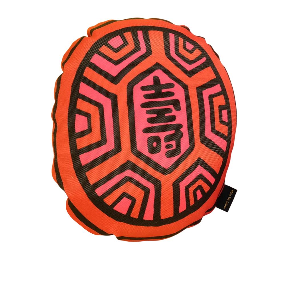 YIN TAIWAN 茚 YIN TAIWAN｜紅龜粿雙面造型抱枕（中）